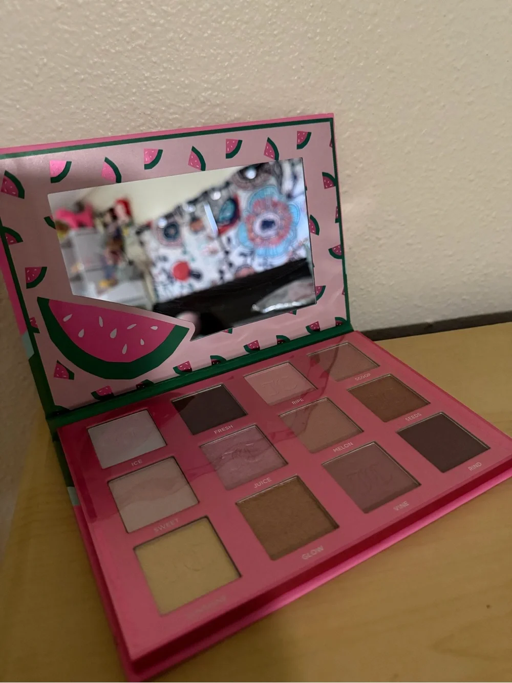 Juicy Couture Pink Watermelon Eyeshadow Palette - Brand Unknown
